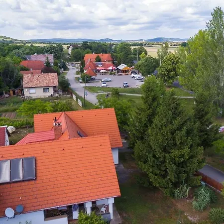 דירה Huszar Vendeghaz