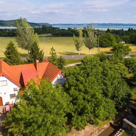 Huszar Vendeghaz Apartament Orvenyes