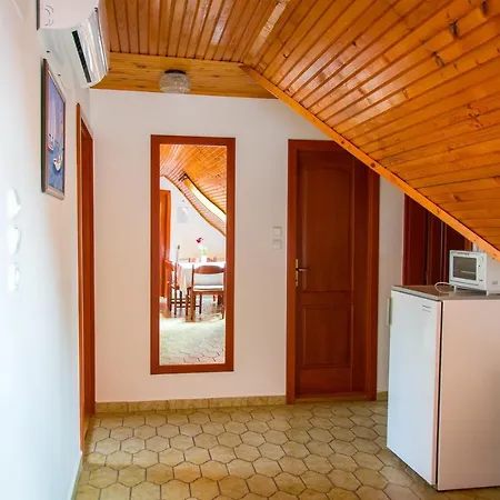 Huszar Vendeghaz * اورفينيس