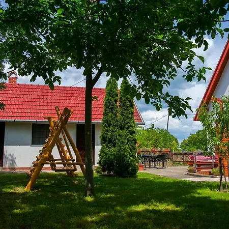 Huszar Vendeghaz * אורבייניאש