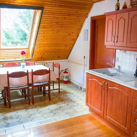 شقة Huszar Vendeghaz