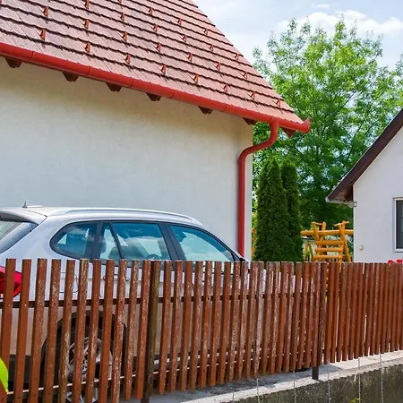 Huszar Vendeghaz Apartament