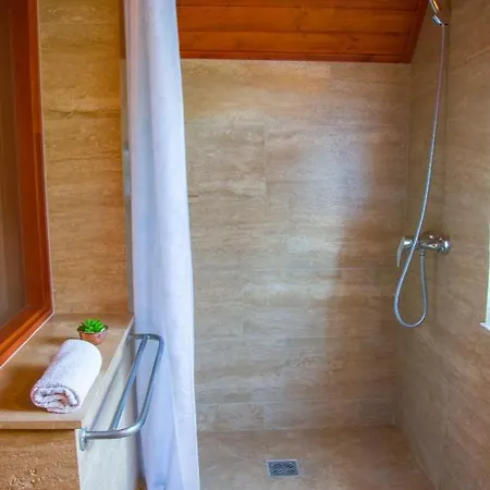 شقة Huszar Vendeghaz *