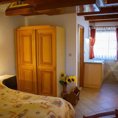 شقة Huszar Vendeghaz اورفينيس