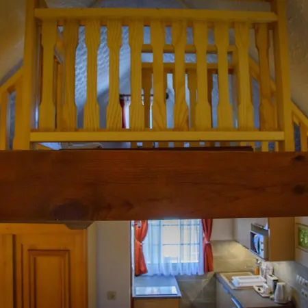 Huszar Vendeghaz * اورفينيس