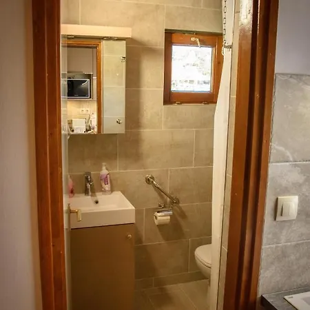 Huszar Vendeghaz * اورفينيس