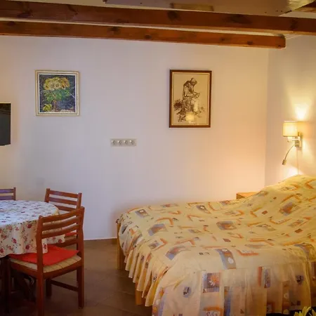 Huszar Vendeghaz شقة *