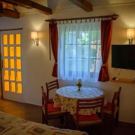 شقة Huszar Vendeghaz اورفينيس