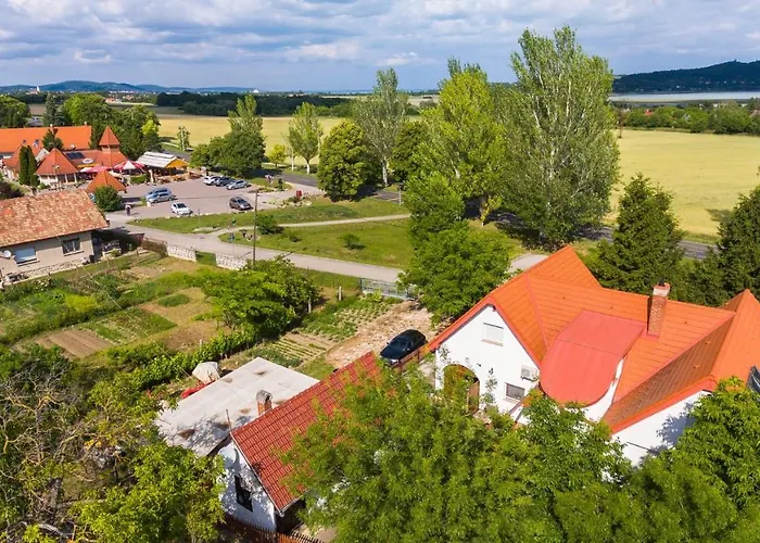 דירה Huszar Vendeghaz *