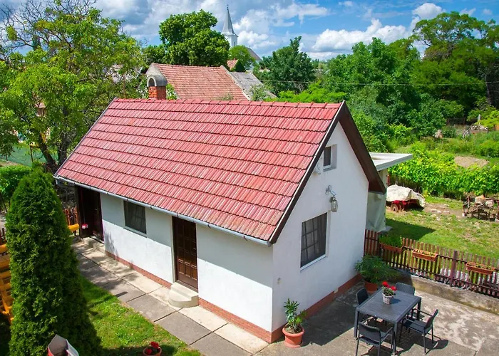 Huszar Vendeghaz דירה