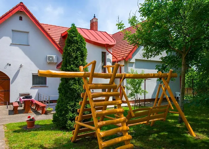 Huszar Vendeghaz * אורבייניאש