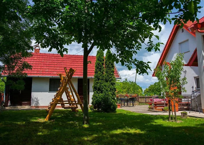 Huszar Vendeghaz * אורבייניאש