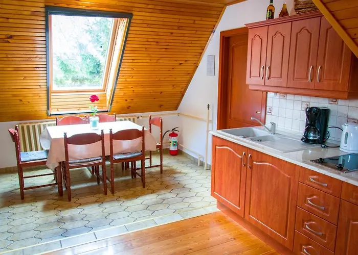 דירה Huszar Vendeghaz