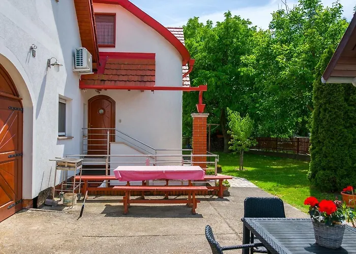 דירה Huszar Vendeghaz *