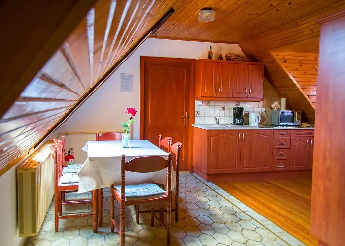 דירה Huszar Vendeghaz *