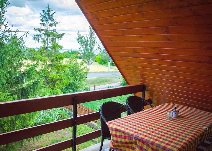 Huszar Vendeghaz אורבייניאש