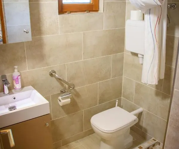 Huszar Vendeghaz דירה