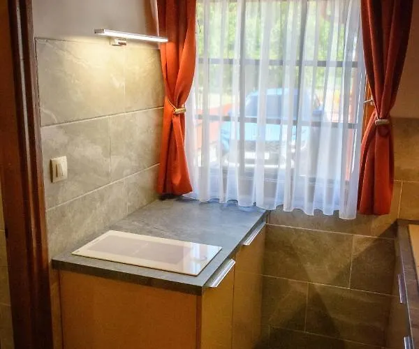 דירה Huszar Vendeghaz