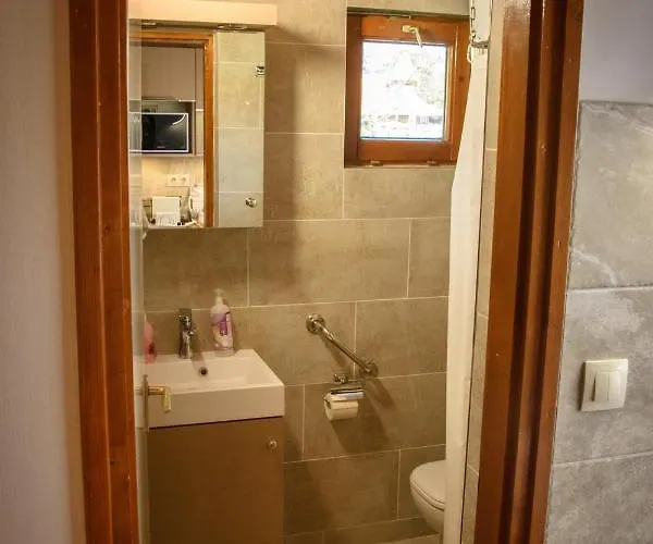 Huszar Vendeghaz * אורבייניאש