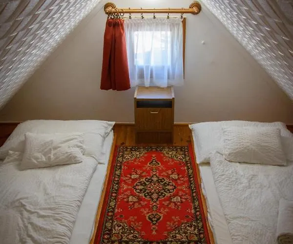 Huszar Vendeghaz אורבייניאש