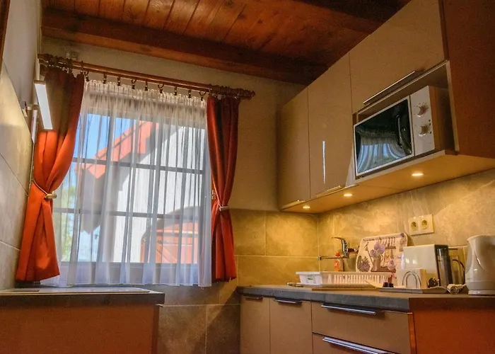 Huszar Vendeghaz דירה