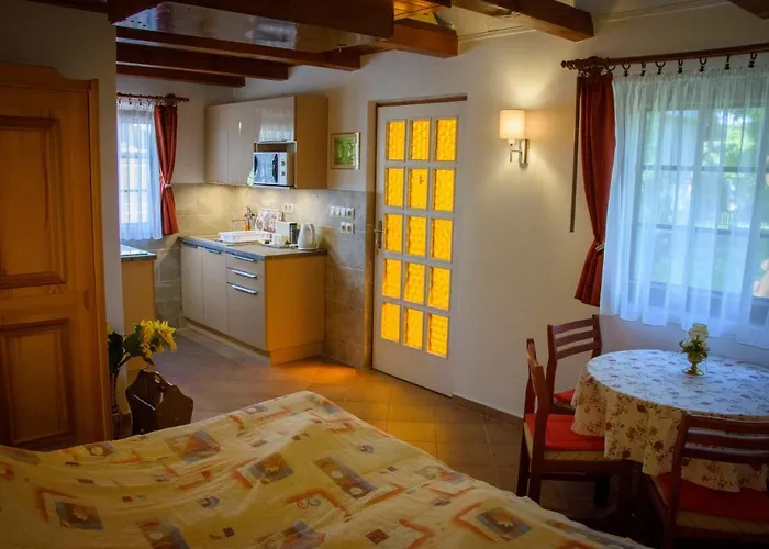 Huszar Vendeghaz דירה *