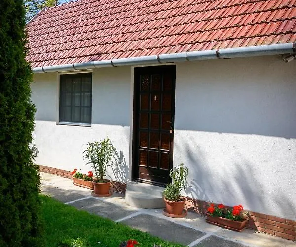 Huszar Vendeghaz דירה *